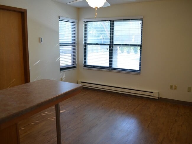 Photo - Elliot Court Apartments