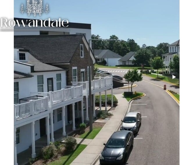 Photo - 4 bed 4 bath rental in Rowandale with all utilities included!