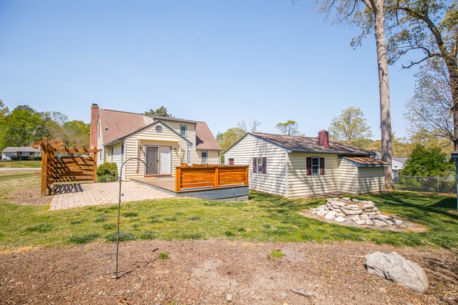 Photo - 421 Evanrude Ln