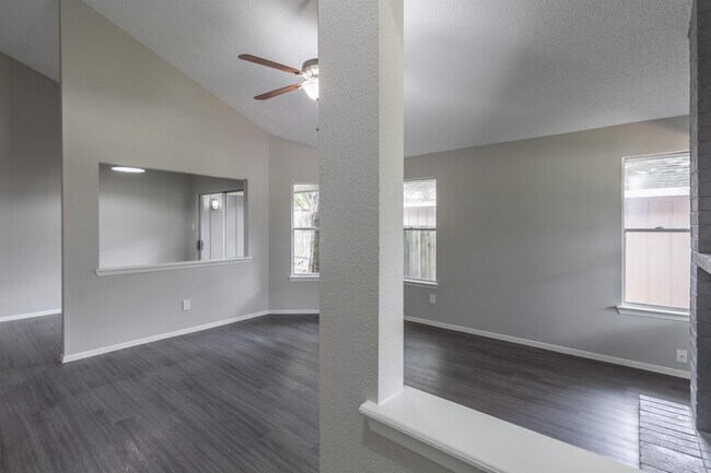 Photo - 3118 Lucida Ln