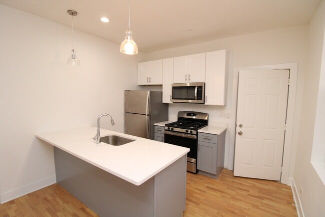 Photo - 1544 N Bosworth Ave Unit 1R