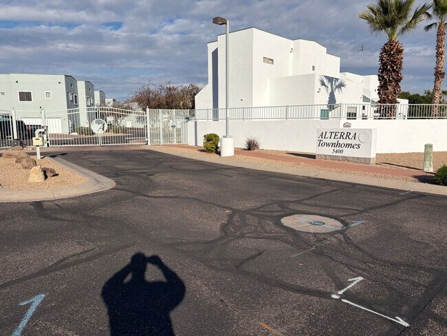 Photo - 2 Bedroom 2.5 Bath Townhome!