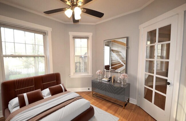 4406 N Rockwell St Unit 3