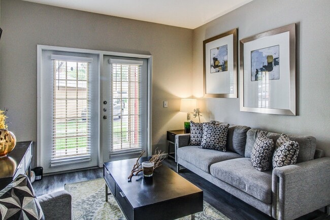 Photo - Lago Del Mar Apartments