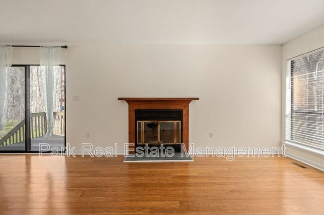 Photo - 222 Poplar St