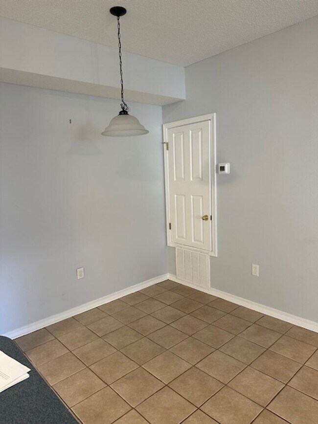 Photo - Charming First Floor Condo Unit The Oaks #164