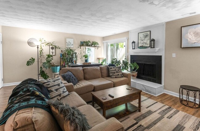 Photo - 3 Bed 1.5 Bath Townhouse for Rent in Chesapeake!