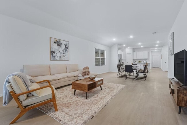 Photo - 591 Sormonne Lp Unit SI ID1492678P