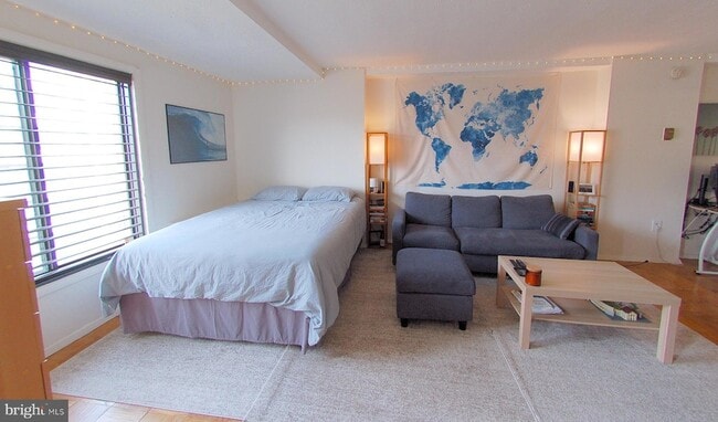 Photo - 1440 N Street NW Unit 812 Unidad 812