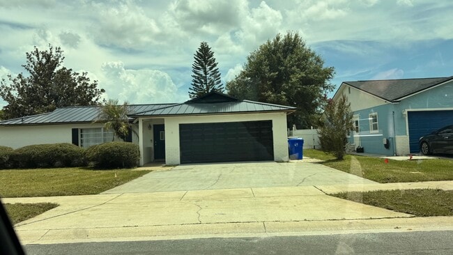 Building Photo - 1422 Myrna Ln Rental