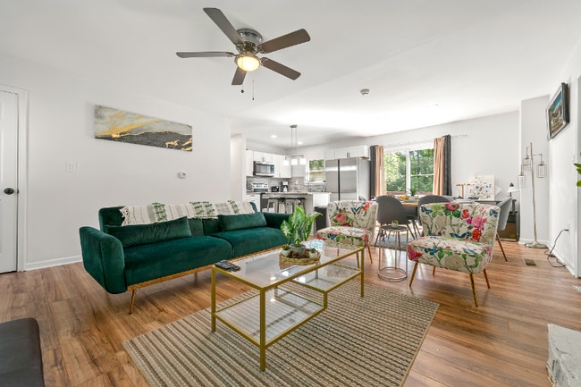 Photo - 5989 Bowden St