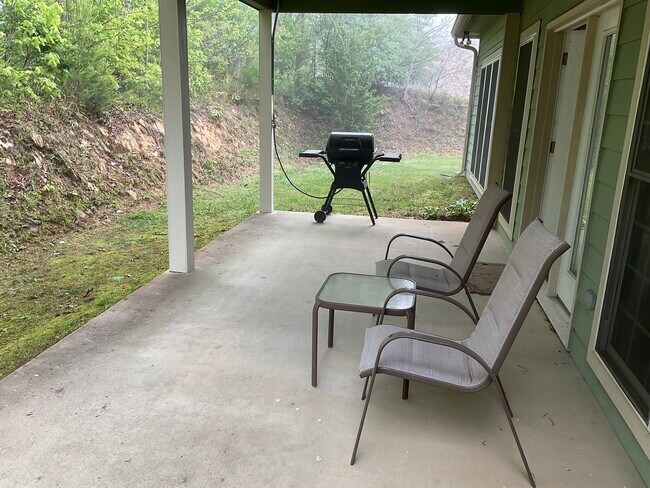 Photo - 180 Lindsey Ln