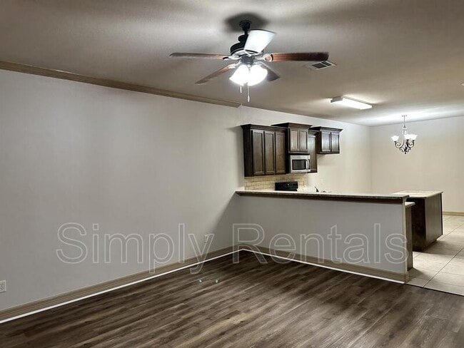 Photo - Jack Finney Blvd 6921 - 1