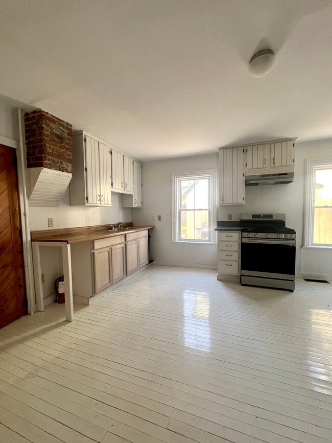 Photo - 77 Archibald St Unit Apt #1