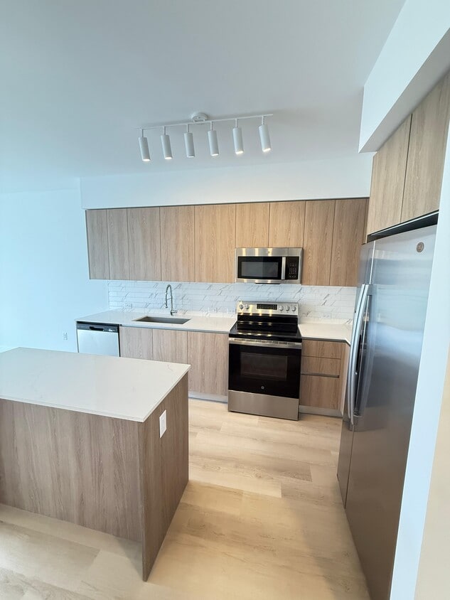 Photo - 18450 NE 25th Ct (North Miami Beach, FL)