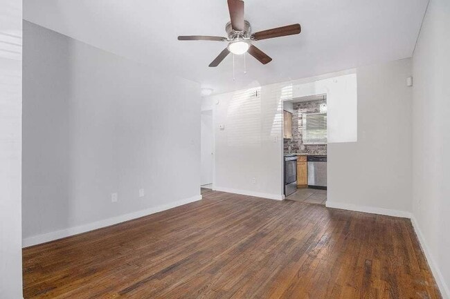 Photo - 561 Formwalt St SW