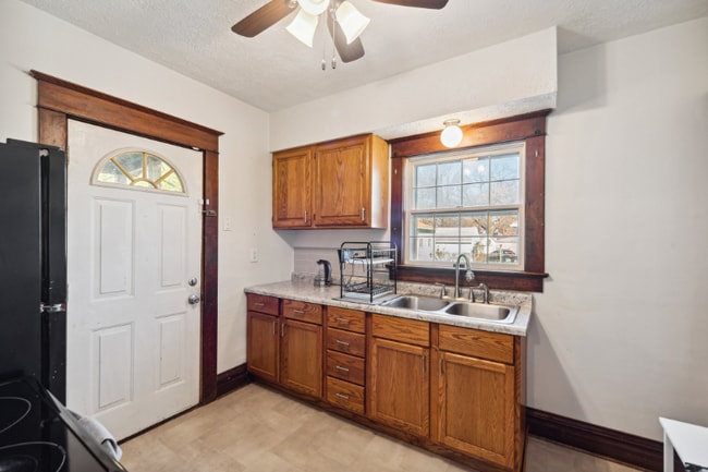 Photo - 1800 Herbert St