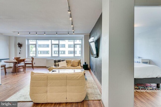 Photo - 1545 18th St NW Unit 403