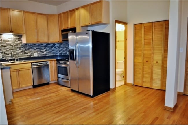 Photo - 6412 S Woodlawn Ave Unit 1NE