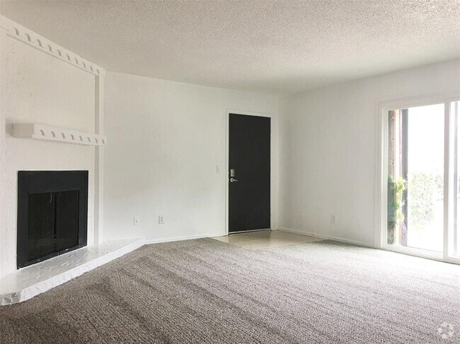 Building Photo - 6030 Northwest Expy Unit B Rental