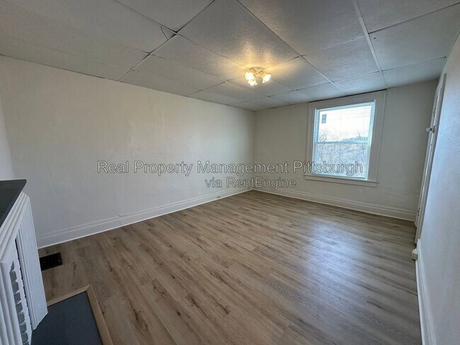 Photo - 208 Rolfe St