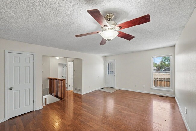 Photo - 6100 Fenton St