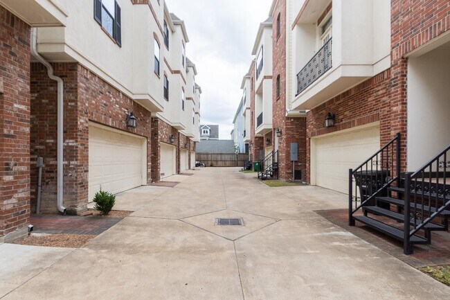 Photo - 1404 W 26th St