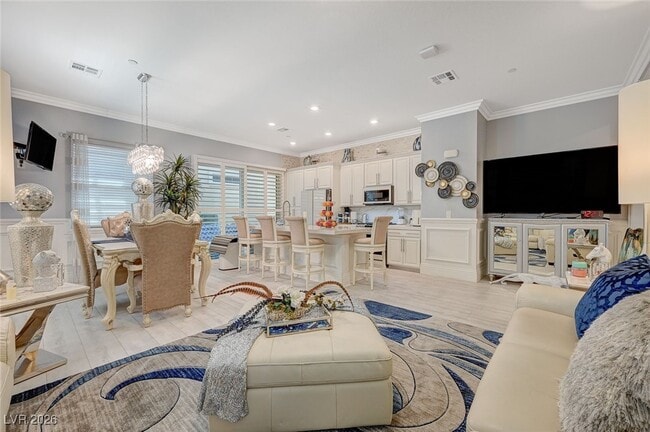 Photo - 762 Praire Plume St