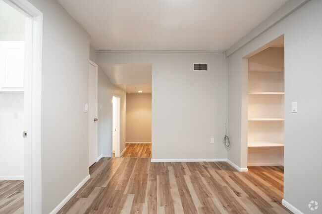 2BR, 1BA - 983SF