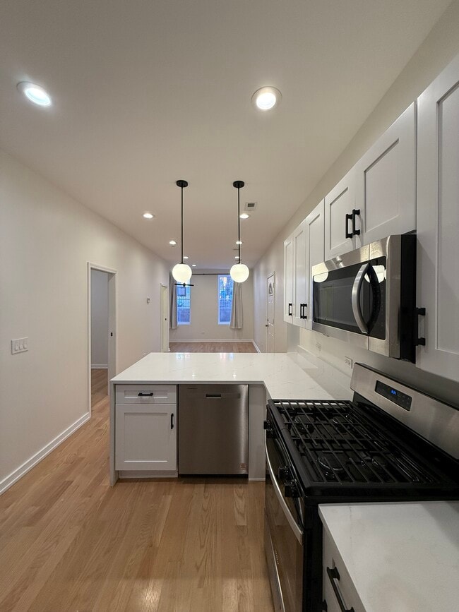 Building Photo - 1329 W 19th St Unit Apt 1