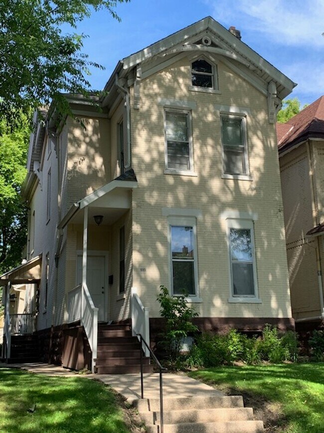 Photo - $1040-1 BD/1BA w Heat near Brady*** HALF O...