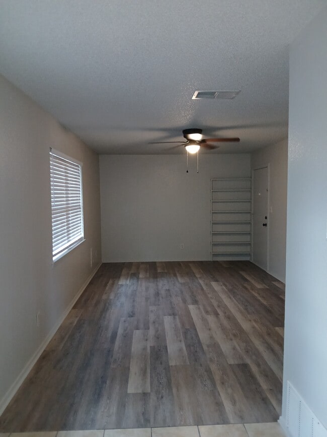 Photo - 2911 Featherston Avenue