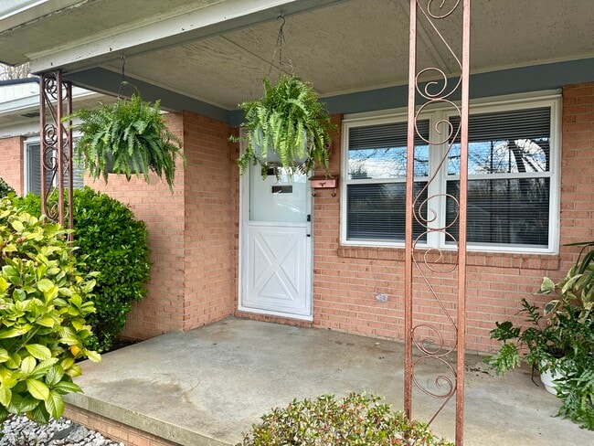 Building Photo - 705 Pennington Ave