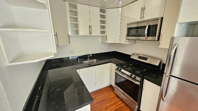 Photo - 933 S Gramercy Dr Unidad 8