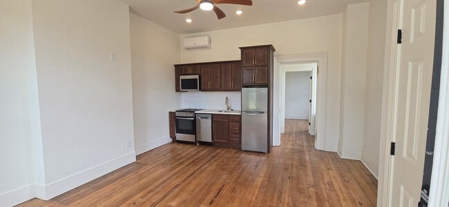 Building Photo - 1205 Lee St Unit 1
