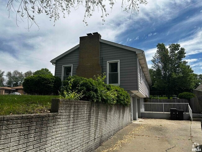 Building Photo - 2114 W Westbrook Dr Rental