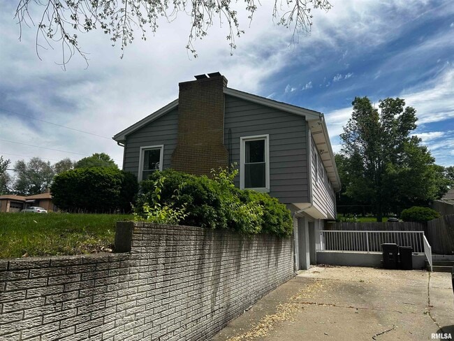 Photo - 2114 W Westbrook Dr House
