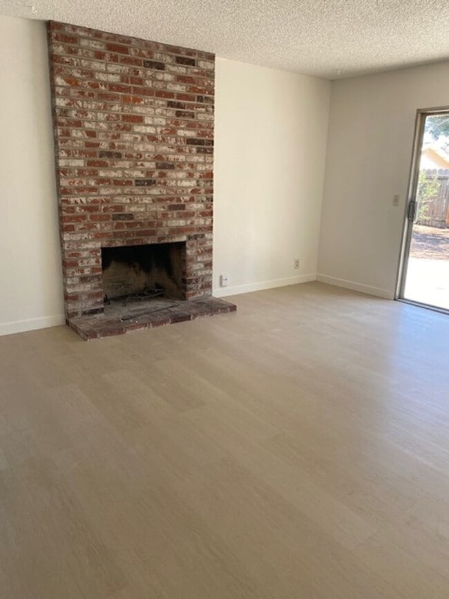 Photo - 1118 Woodridge Dr