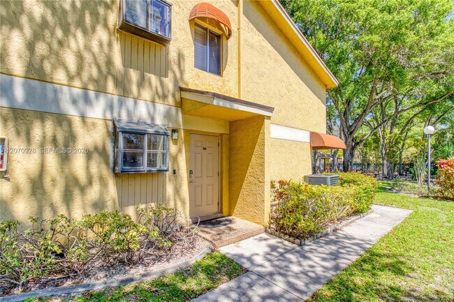 3095 N Oakland Forest Dr Unidad 104