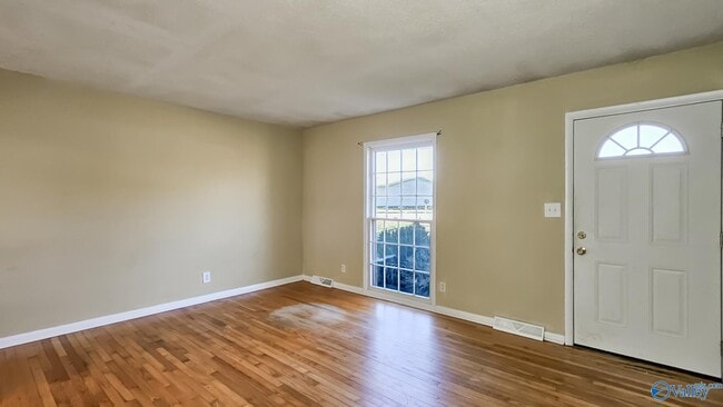 Photo - 712 Larry Dr