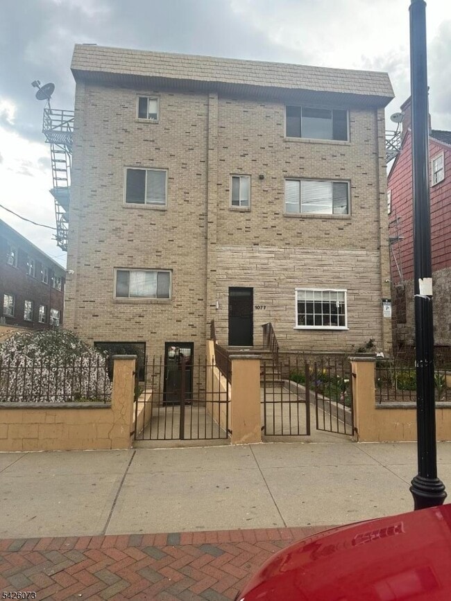 Building Photo - 1075 E Jersey St