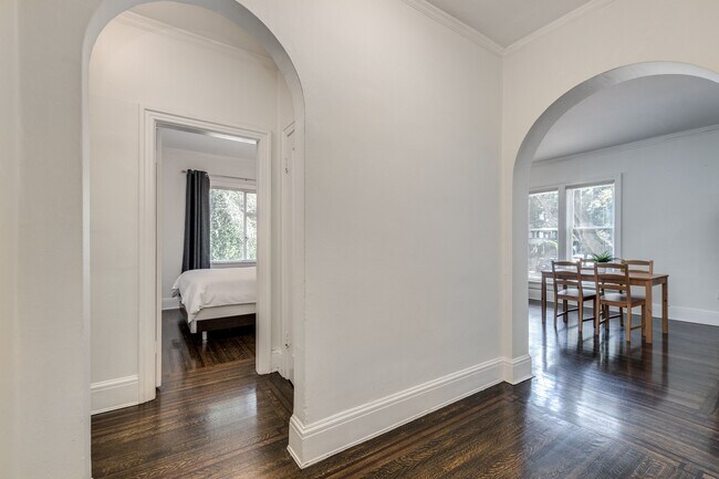 Photo - 935 Jervis St Unit 9