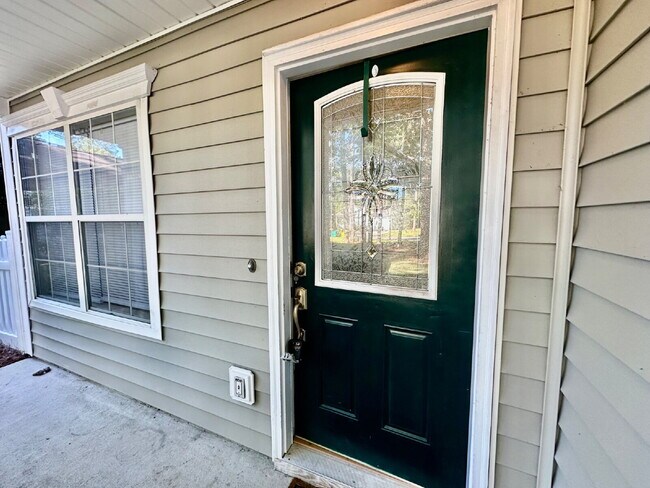 Photo - Three Bedroom Home in the Farm with a Lago...