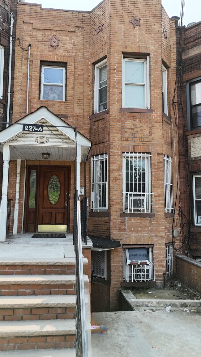 Building Photo - 227A Manhattan Ave Unit 1 Rental