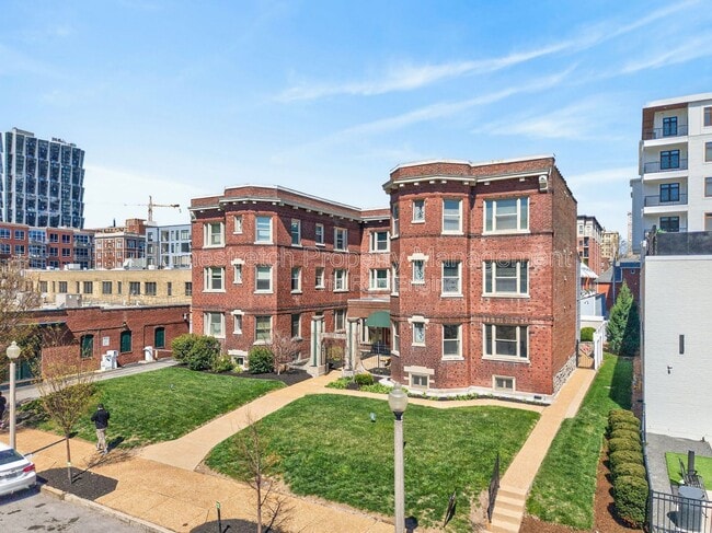 Photo - 4561 Laclede Ave