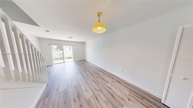 Photo - 2084 NE 167th St
