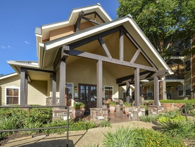 Photo - 770 I 35 N Frontage Rd Unit b1