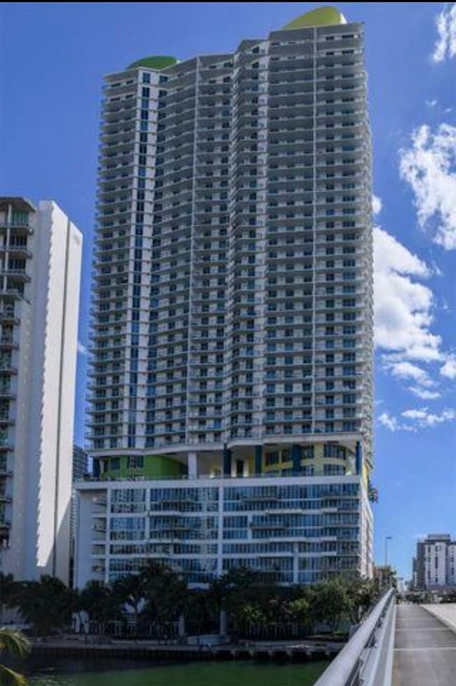 Building Photo - 185 SW 7th St Unit 3200