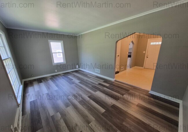 Photo - 925 Hammond Ave