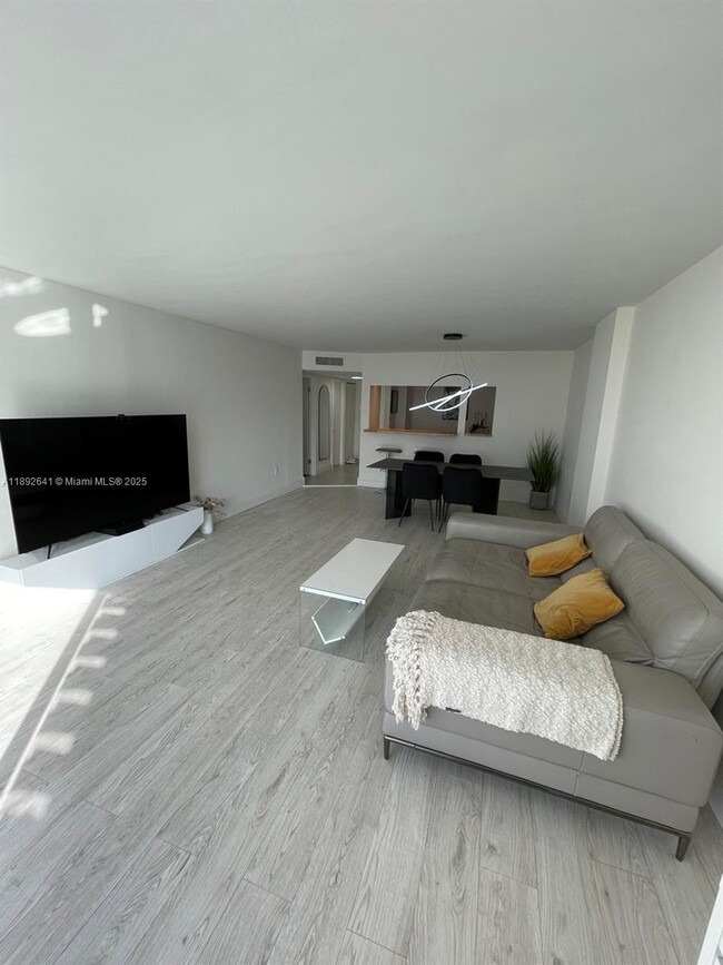 Photo - 2801 NE 183rd St Unidad 1611W